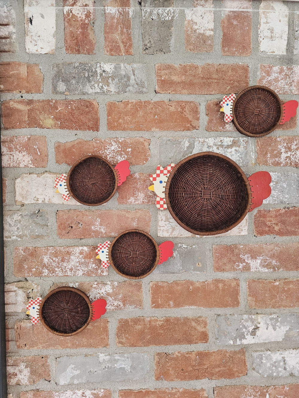 Set of 5 Woven Rattan Wall Baskets with Red Chicken Accents 5 COASTERS
